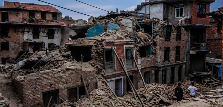 ¿Es verdad que el lugar más seguro durante un terremoto es bajo el marco de una puerta?